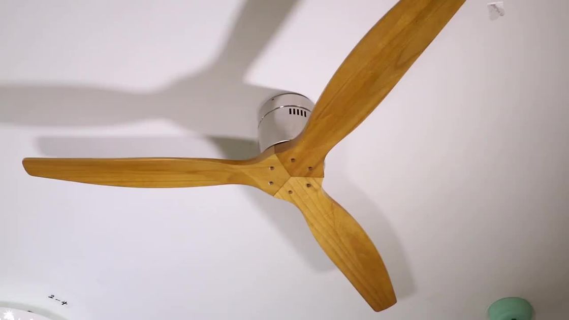 OEM ODM ভিনটেজ হোম 1320mm ম্যাট হোয়াইট প্রাকৃতিক কাঠ সিলিং ফ্যান লাইট 6000K